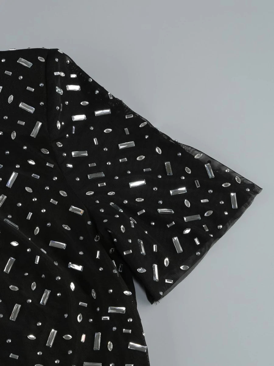 Luxuriöse Damenjacke mit Perlenbesatz, Reverskragen und langen Ärmeln – Patchwork-Design und einreihiger Verschluss