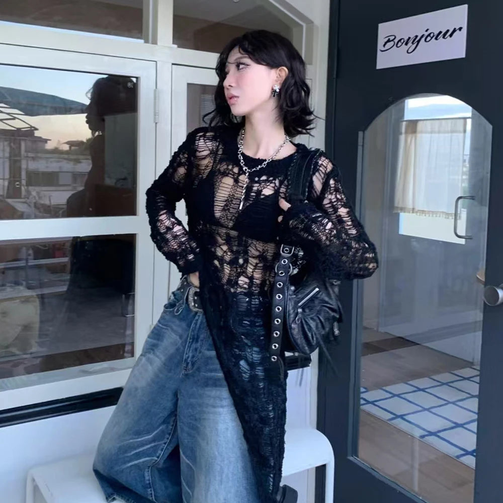 Elegantes Damenkleid mit V-Ausschnitt, langen Ärmeln und Rüschen im Patchwork-Design – figurbetont und stilvoll