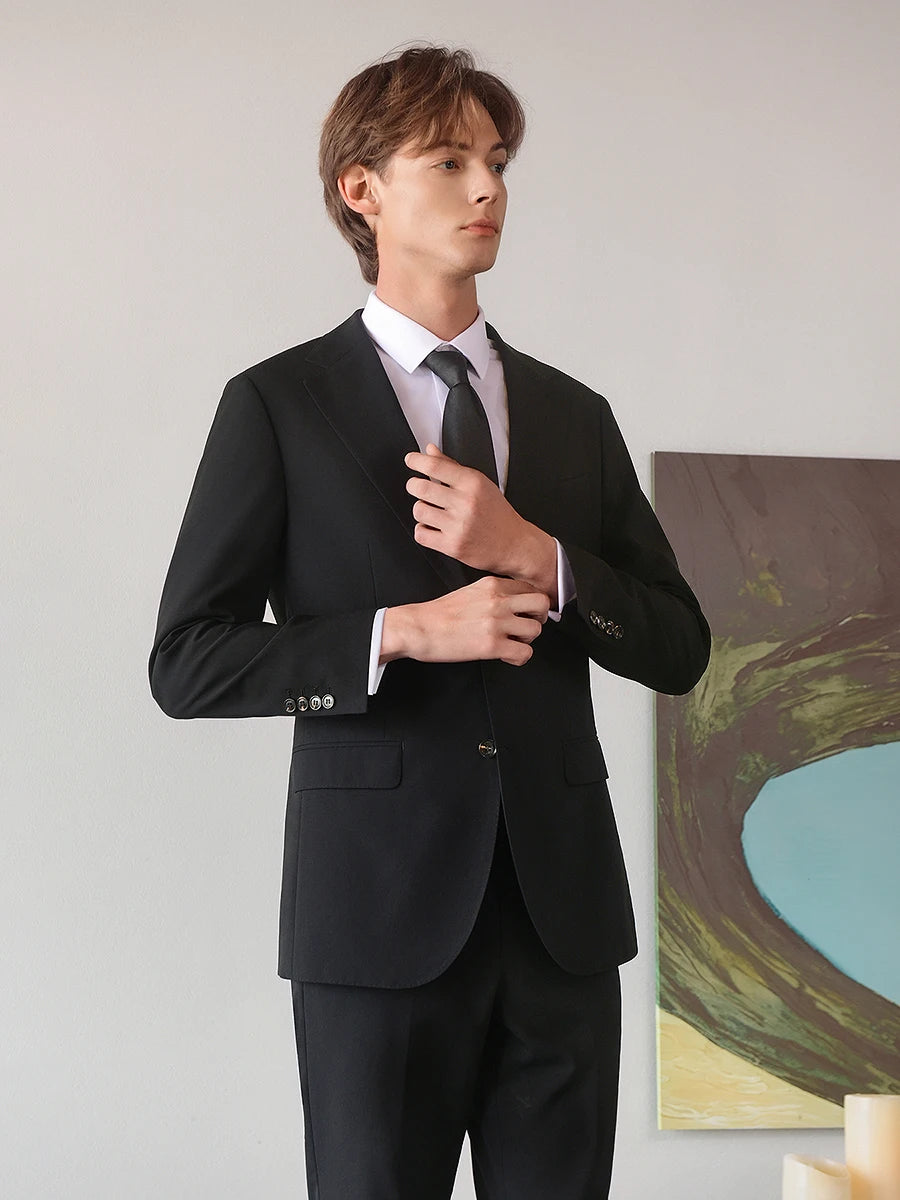 Herrenanzug aus 100% Wolle in tiefem Blau, doppelt geknöpft – ideal für Hochzeit, Dinnerparty oder den täglichen eleganten Auftritt.