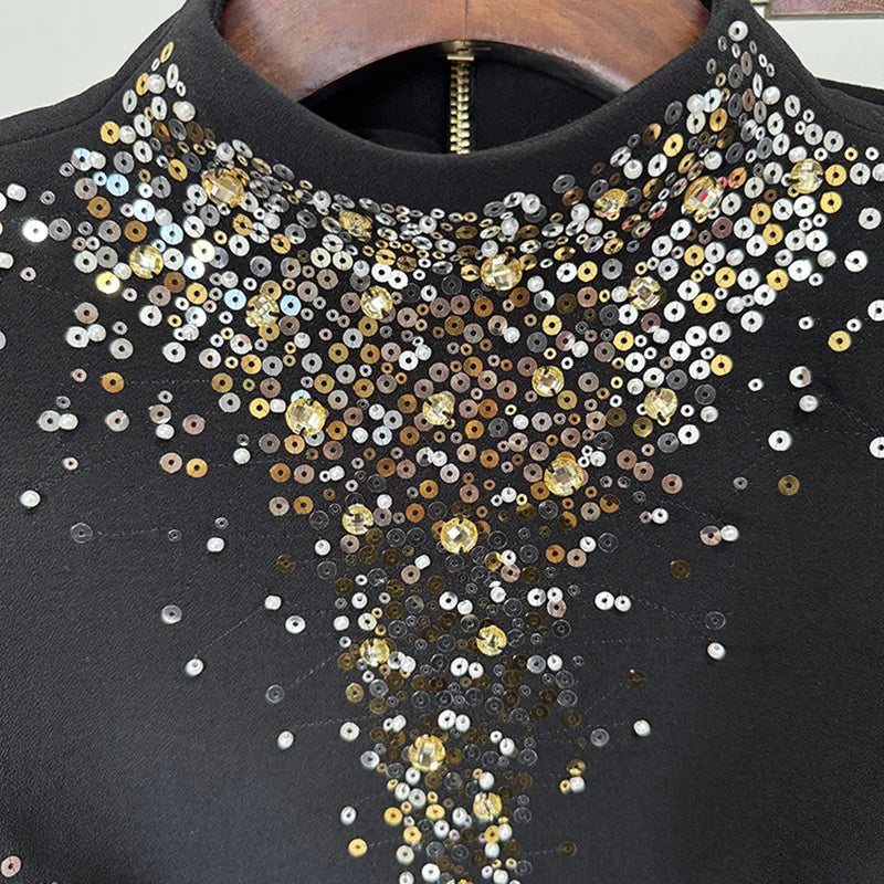Elegantes ärmelloses Damen-Minikleid mit V-Ausschnitt und Kettendetails im Patchwork-Design