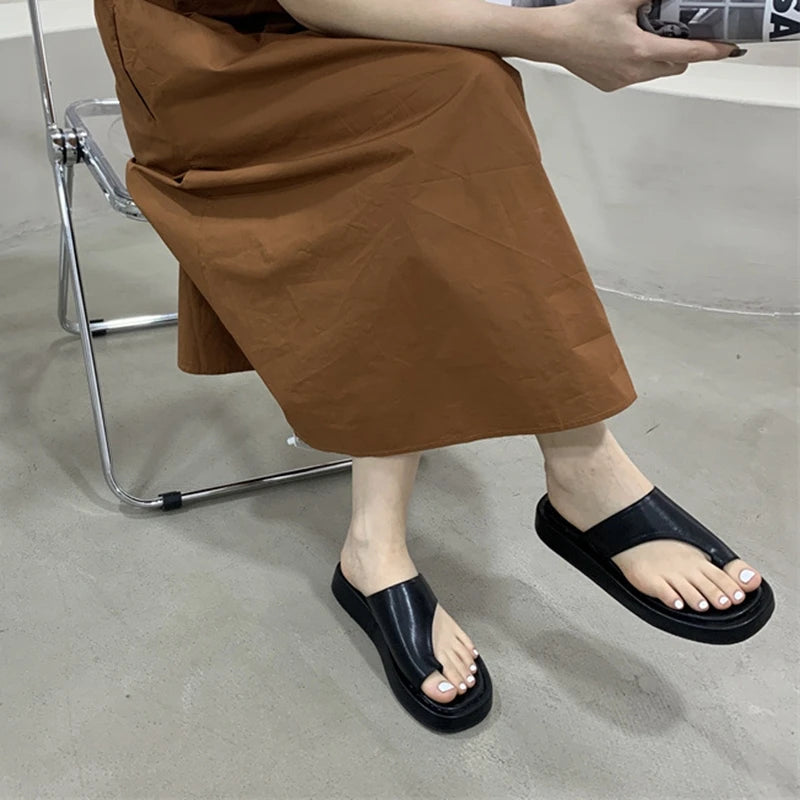 AIYUQI 2025, neue Damen-Hausschuhe, Slip-on-Strandschuhe mit flachen Sohlen, große Damensandalen mit dicken Sohlen