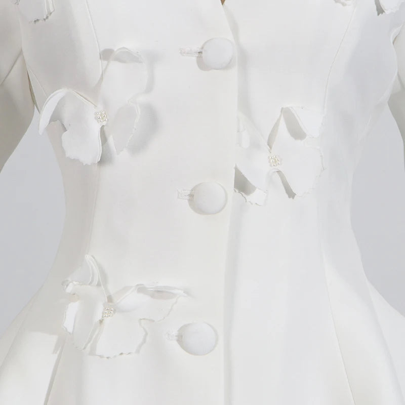 Elegantes Damenkleid mit Rundhalsausschnitt, halblangen Ärmeln und Spitzen-Patchwork-Design – figurbetont und stilvoll.