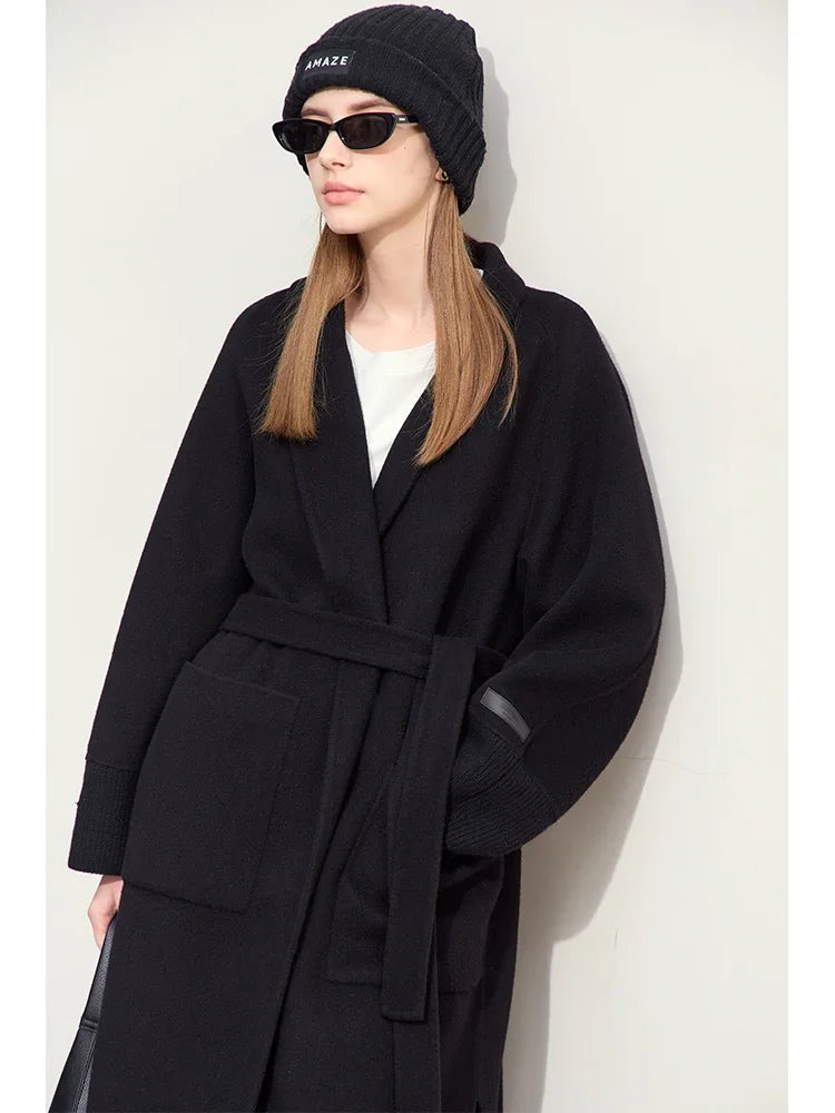 Damen Gürteljacke im minimalistischen Stil aus Wolle mit Taschen und V-Ausschnitt