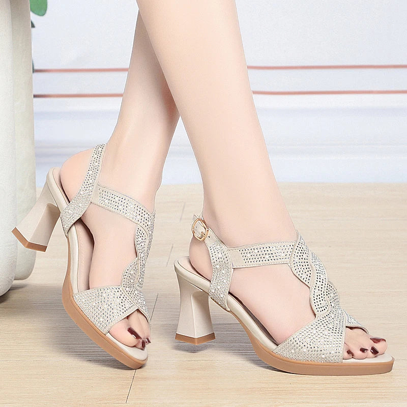 AIYUQI Sandalen Frauen 2025, Neue Mode Sommer Sandalen Frauen Offene spitze Strass High Heels Römische Schuhe Frauen