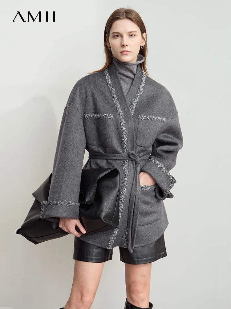 Damen Wollmantel im minimalistischen Design mit Gürtel und Taschen