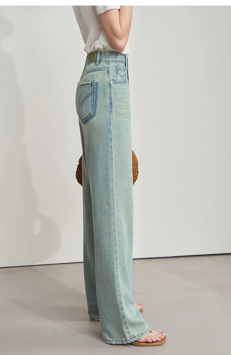 Damen Jeans im minimalistischen Sommer-Style mit schmalem geradem Bein