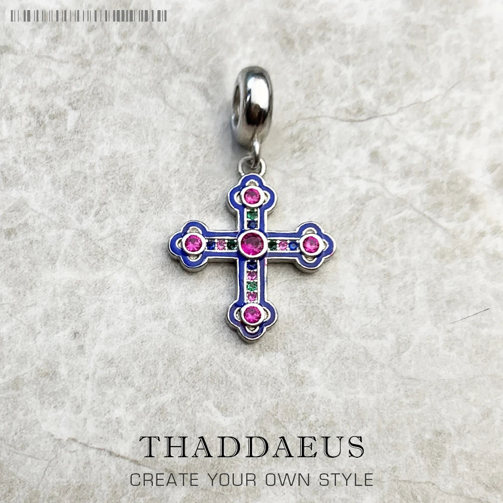 Kreuz-Anhänger aus 925 Sterling Silber mit blauem Emaille-Rahmen und violettem Innenmotiv