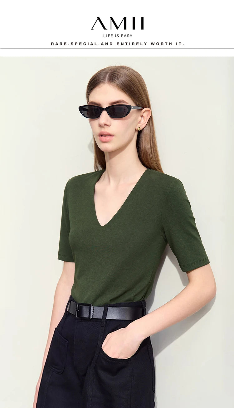 Damen T-Shirt im Minimalismus-Stil mit V-Ausschnitt und halben Ärmeln