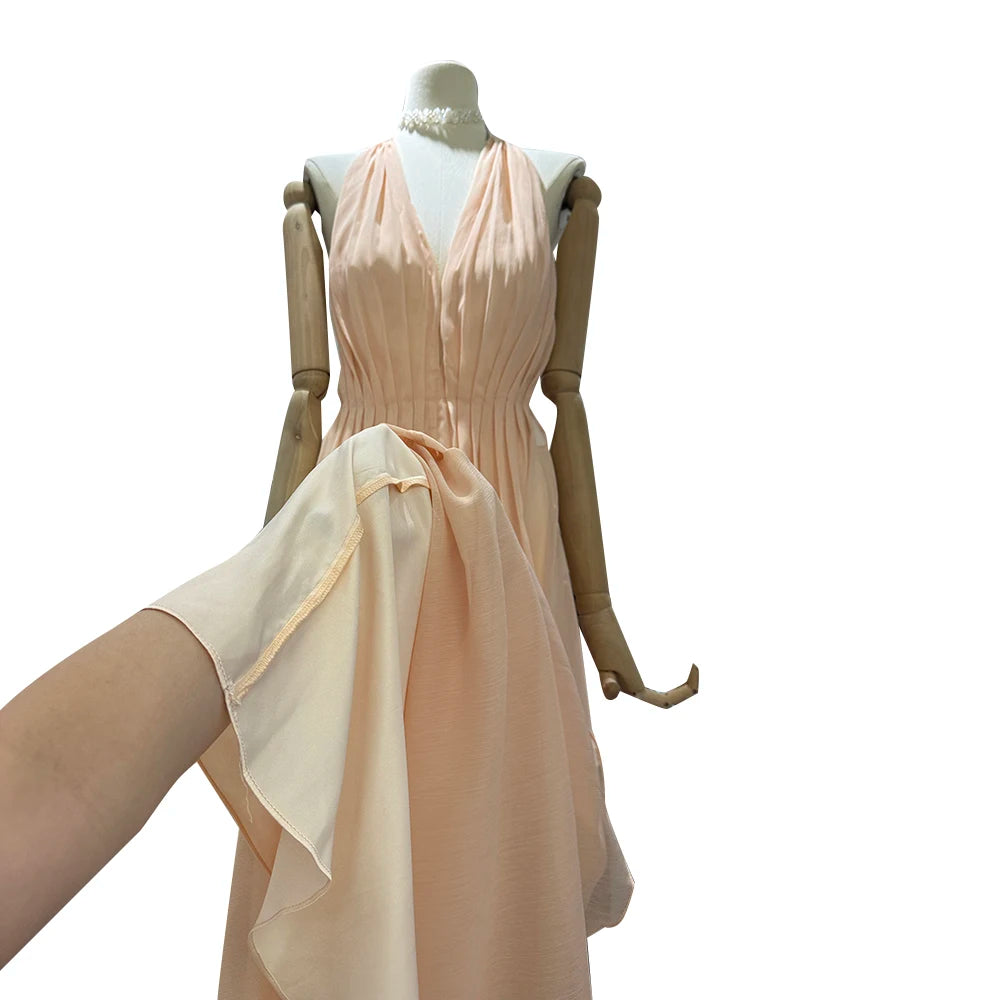 Elegantes Damen-Kleid mit V-Ausschnitt, kurzen Ärmeln und Perlenverzierung – Patchwork-Design mit Rüschen und Falten.