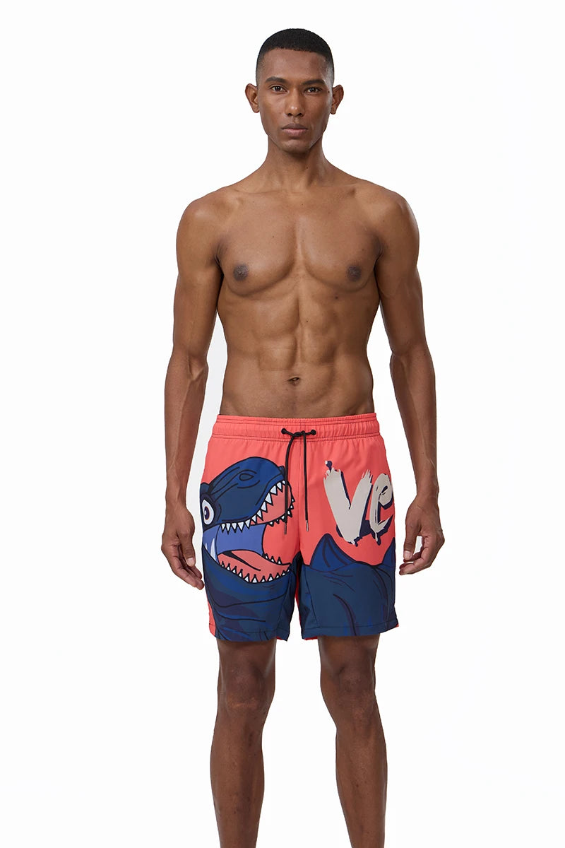 Sommerliche Herren-Badeshorts aus Polyester mit schnelltrocknendem Druck und Mesh-Innenfutter – ideal für Strand und Sport in großen Größen.