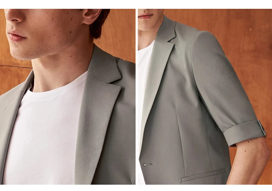 Eleganter Herrenanzug mit grauem Nadelstreifen, doppelreihigem Sakko, Weste und Hose – ideal für Hochzeit, Büro und festliche Anlässe.