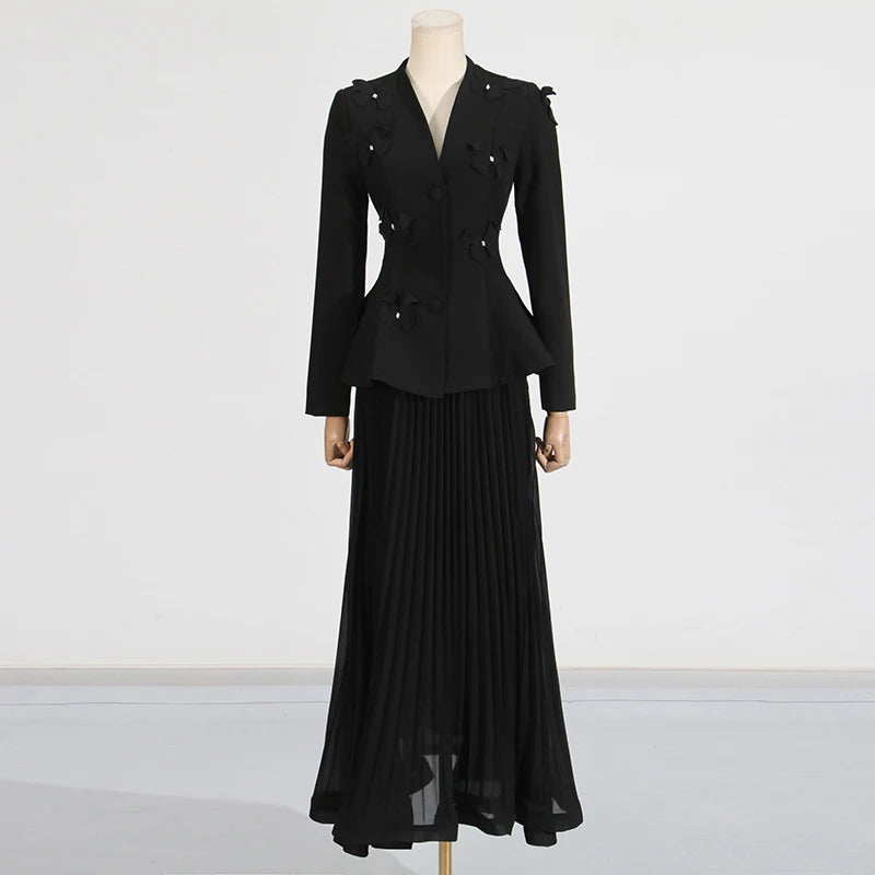 Elegantes Damenkleid mit Rundhalsausschnitt, halblangen Ärmeln und Spitzen-Patchwork-Design – figurbetont und stilvoll.