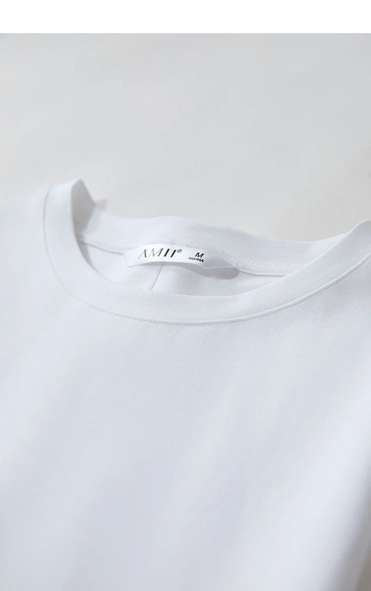 Damen T-Shirt im Minimalismus-Stil mit coolem Druck aus antimikrobieller Baumwolle