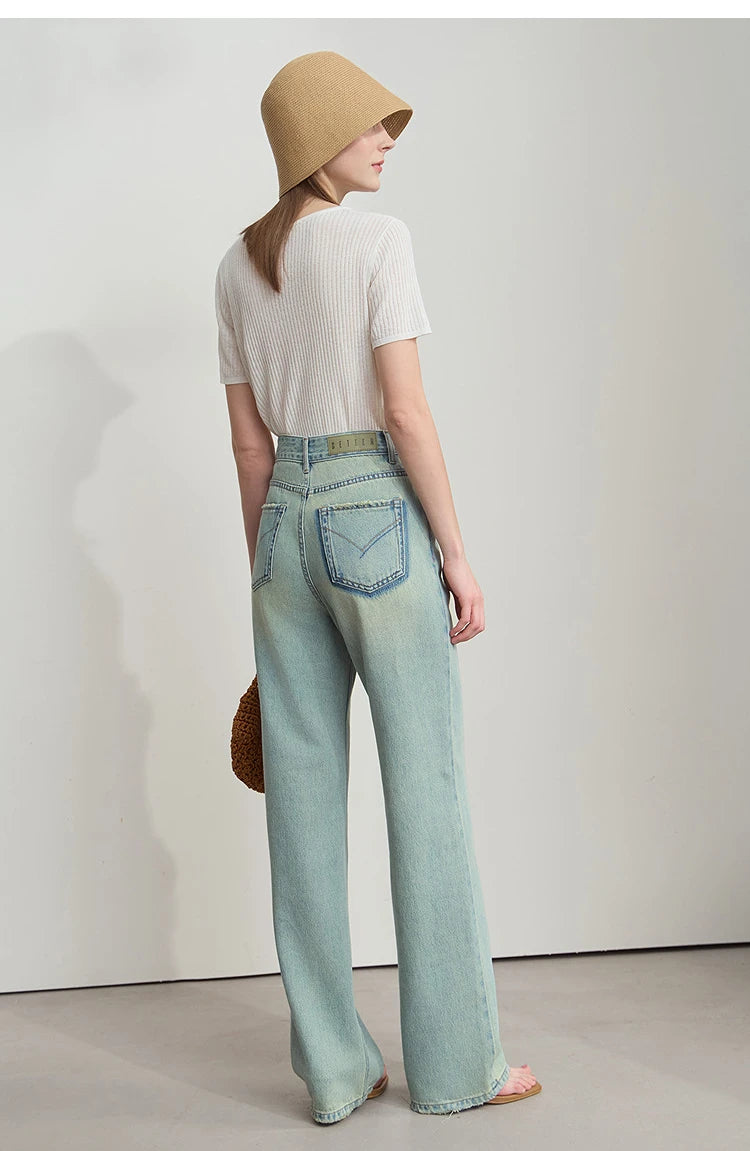 Damen Jeans im minimalistischen Sommer-Style mit schmalem geradem Bein