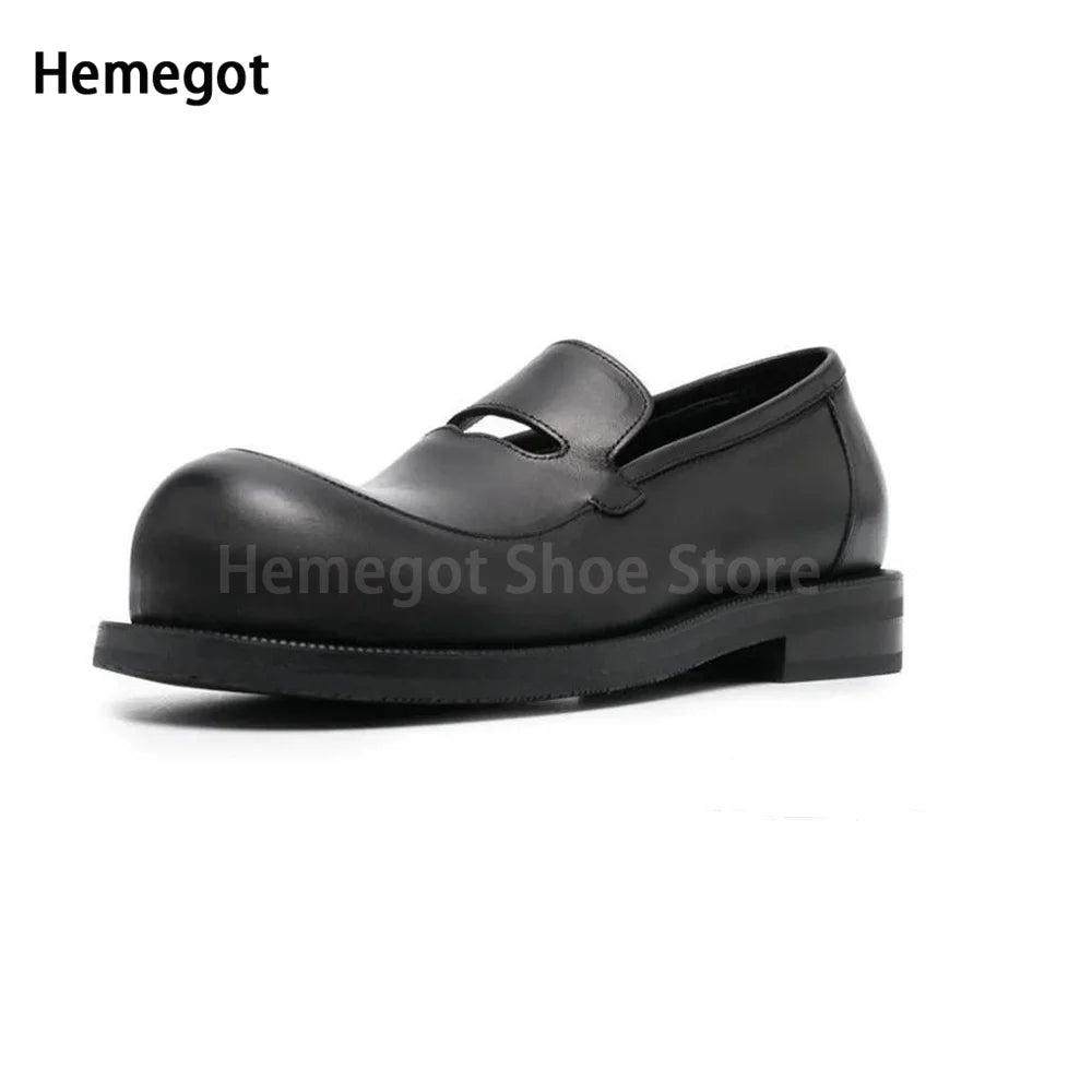 Schwarze Loafer mit runder Spitze, flacher Sohle und Schlupfriemen