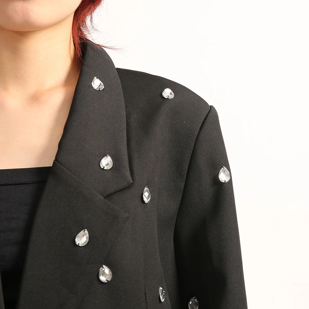 Elegantes Damenkleid mit Rundhalsausschnitt, langen Ärmeln und Patchwork-Design in lockerer Passform.