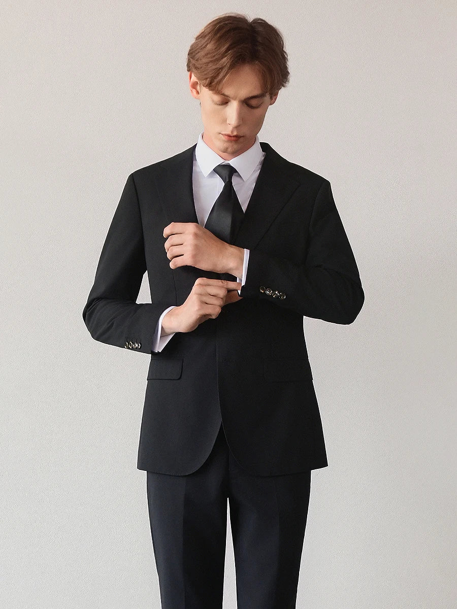 Herrenanzug aus 100% Wolle in tiefem Blau, doppelt geknöpft – ideal für Hochzeit, Dinnerparty oder den täglichen eleganten Auftritt.