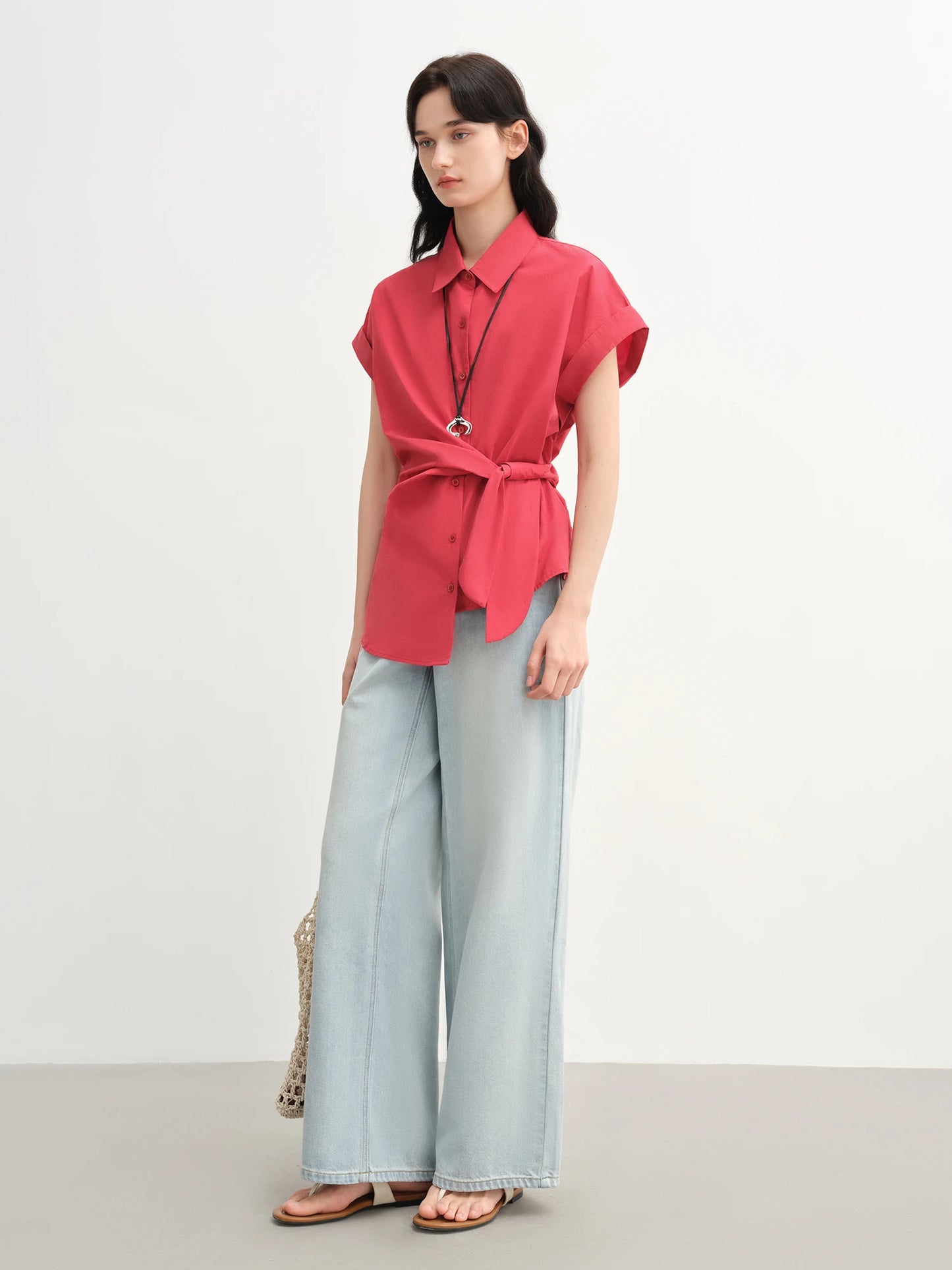 Satin-Glanz T-Shirt mit Rundhalsausschnitt – Slim Fit in Pink oder Schwarz für den Sommer