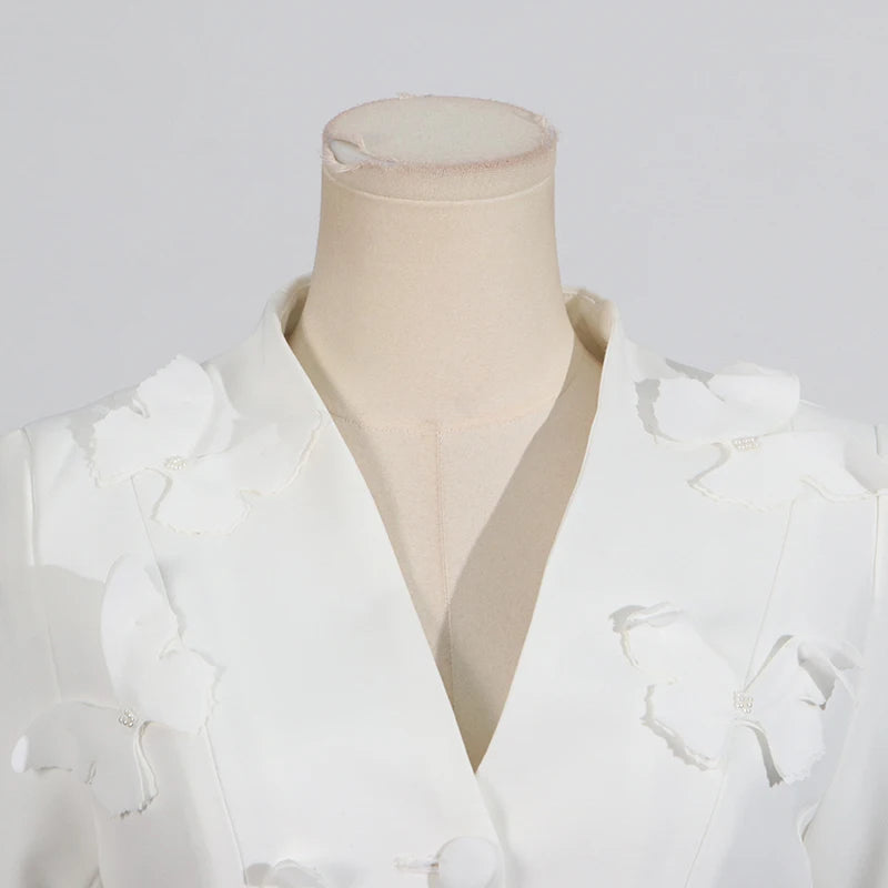 Elegantes Damenkleid mit Rundhalsausschnitt, halblangen Ärmeln und Spitzen-Patchwork-Design – figurbetont und stilvoll.