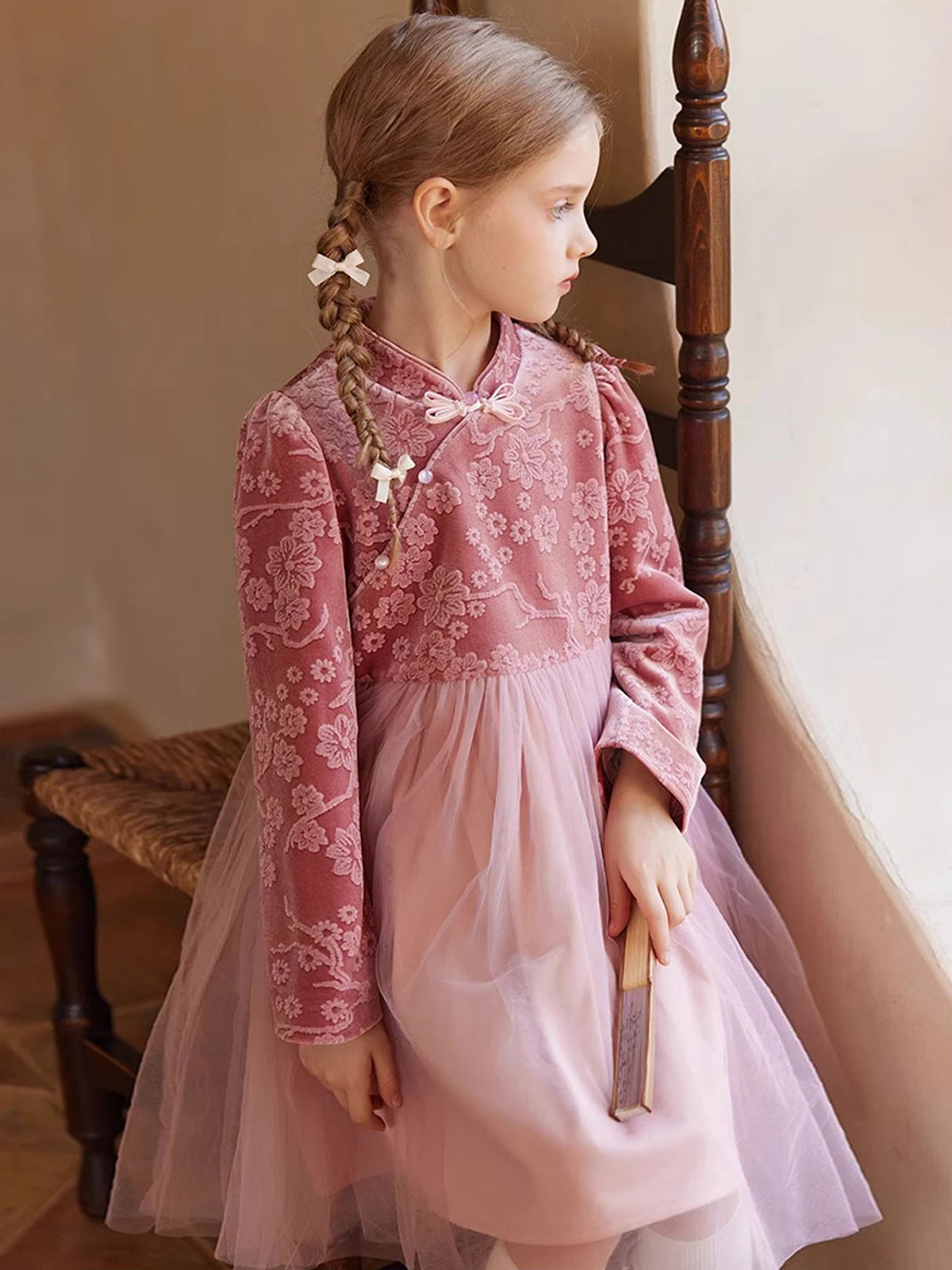 Schwarzes Patchwork-Kleid mit Pailletten für Mädchen – Herbstliches, modisches Design für Kinder von 110cm bis 160cm