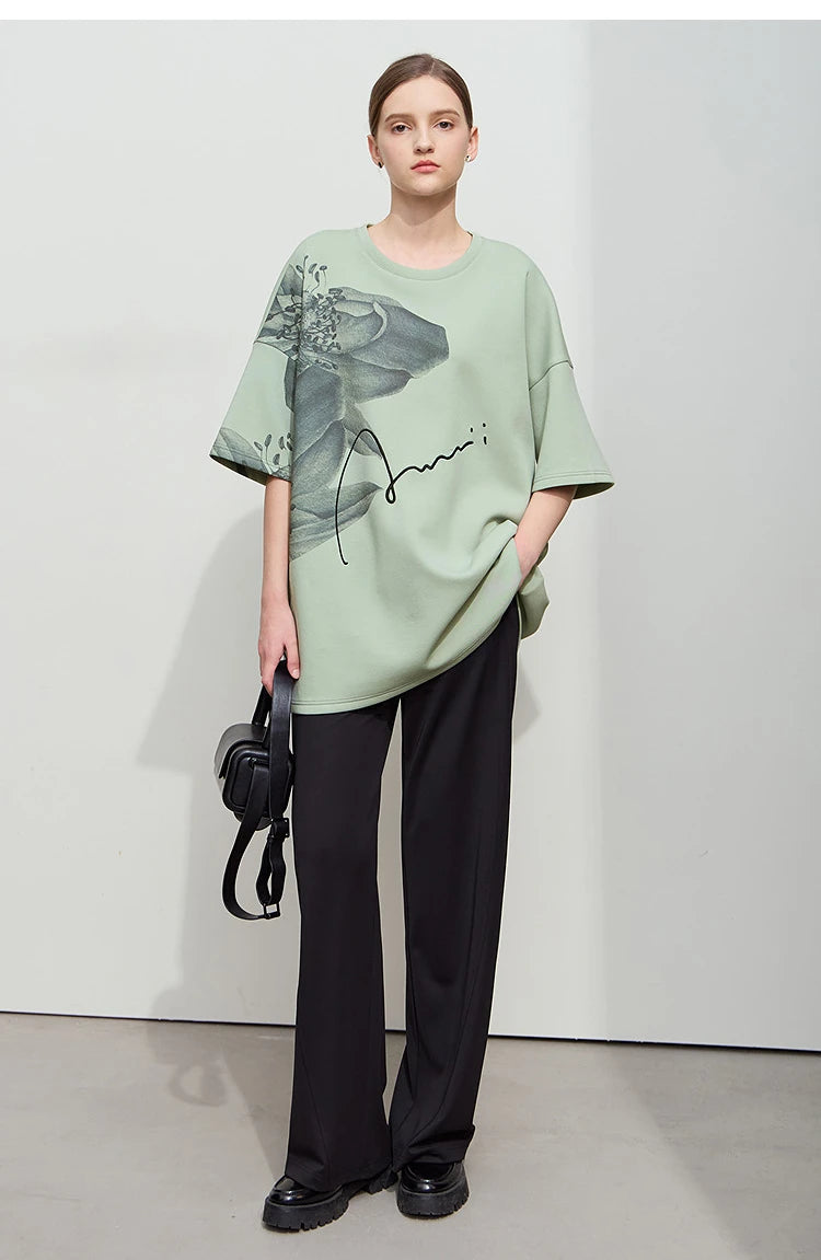 Damen T-Shirt mit lockerem O-Ausschnitt und Blumenmuster sowie Stickerei
