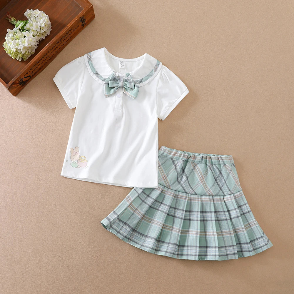 Sommer-Set für Mädchen im Alter von 2–6 Jahren mit weißem Oberteil und grünem kariertem Rock-Kombination für Kinder im Preppy-Stil mit kurzen Ärmeln