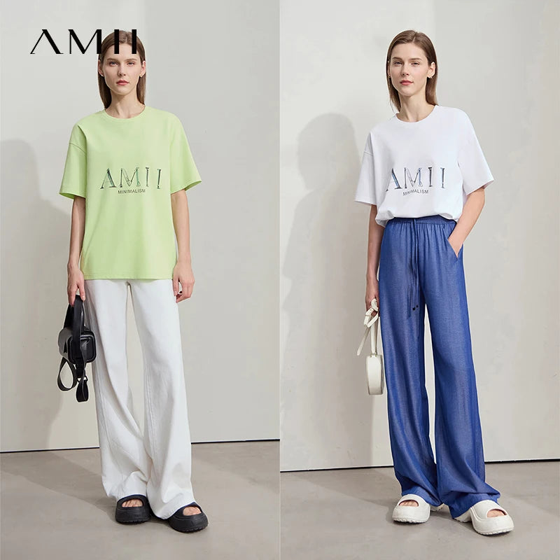 Damen T-Shirt im minimalistischen Design mit Rundhalsausschnitt und kurzen Ärmeln