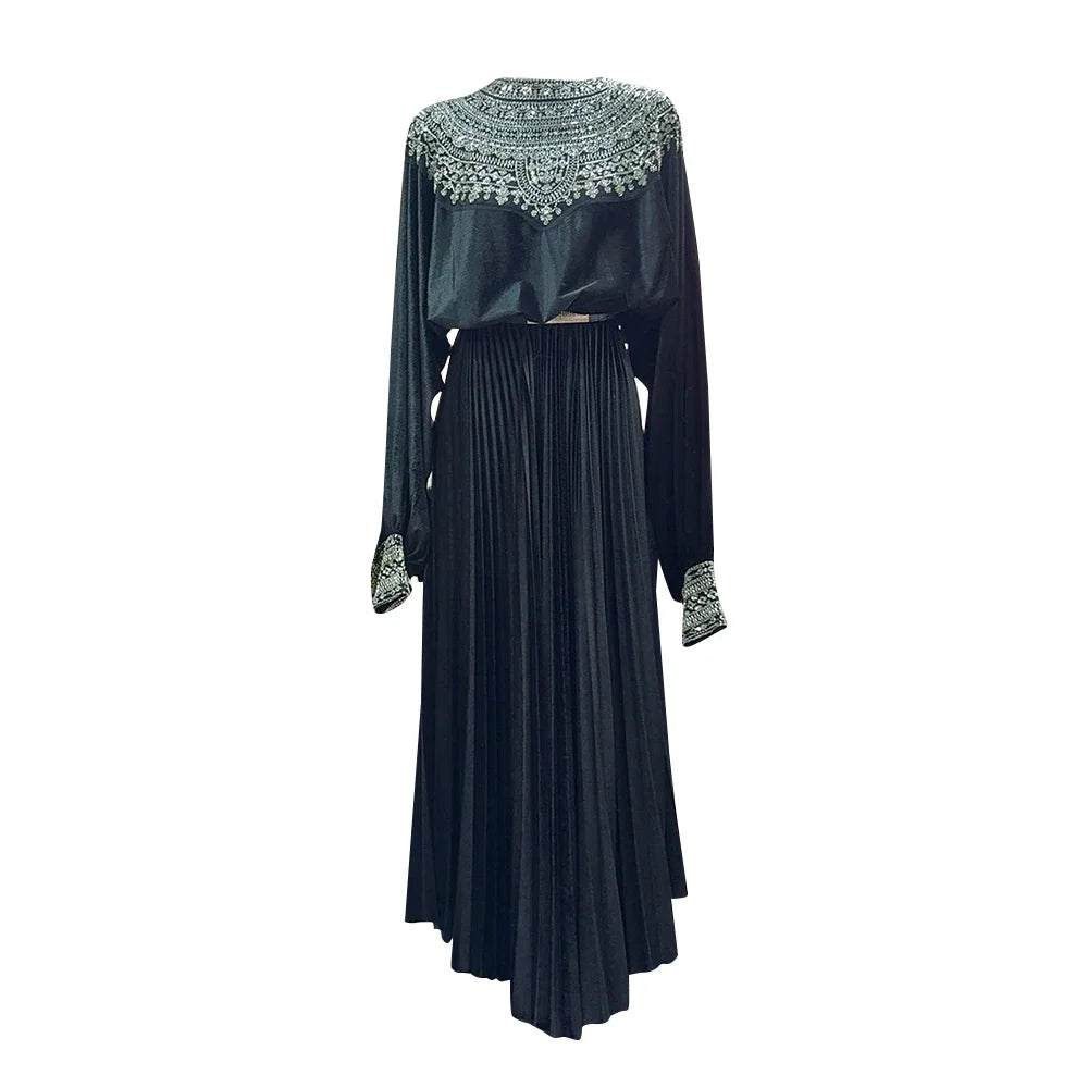 Elegantes Damenkleid mit Rundhalsausschnitt und langen Ärmeln – Patchwork-Design mit Perlen für einen stilvollen Auftritt.