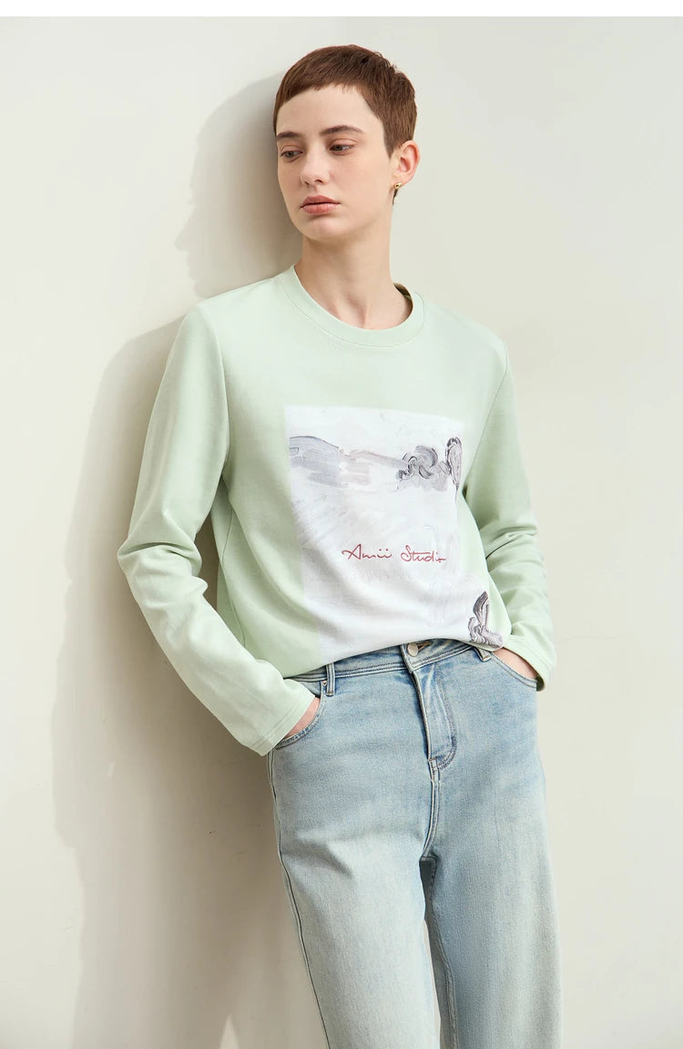 Damen T-Shirt im Minimalismus-Stil mit Kunstdruck und Stickerei für den Herbst