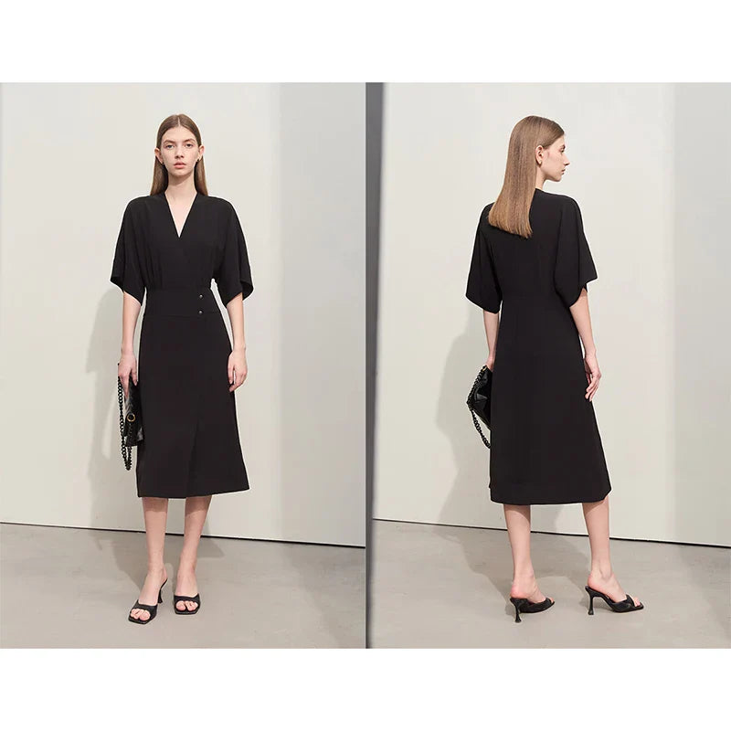 Sommerliches Damen-Minikleid mit V-Ausschnitt und figurbetontem Schnitt in Knielänge – ideal für warme Tage