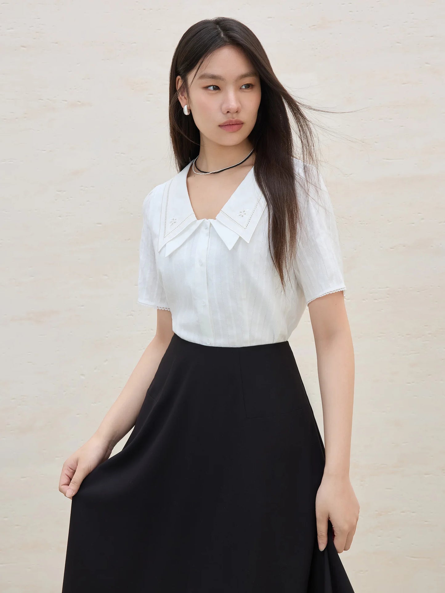 Vielseitige, romantische Damenbluse aus erfrischendem Chiffon – ideal für den Sommer.