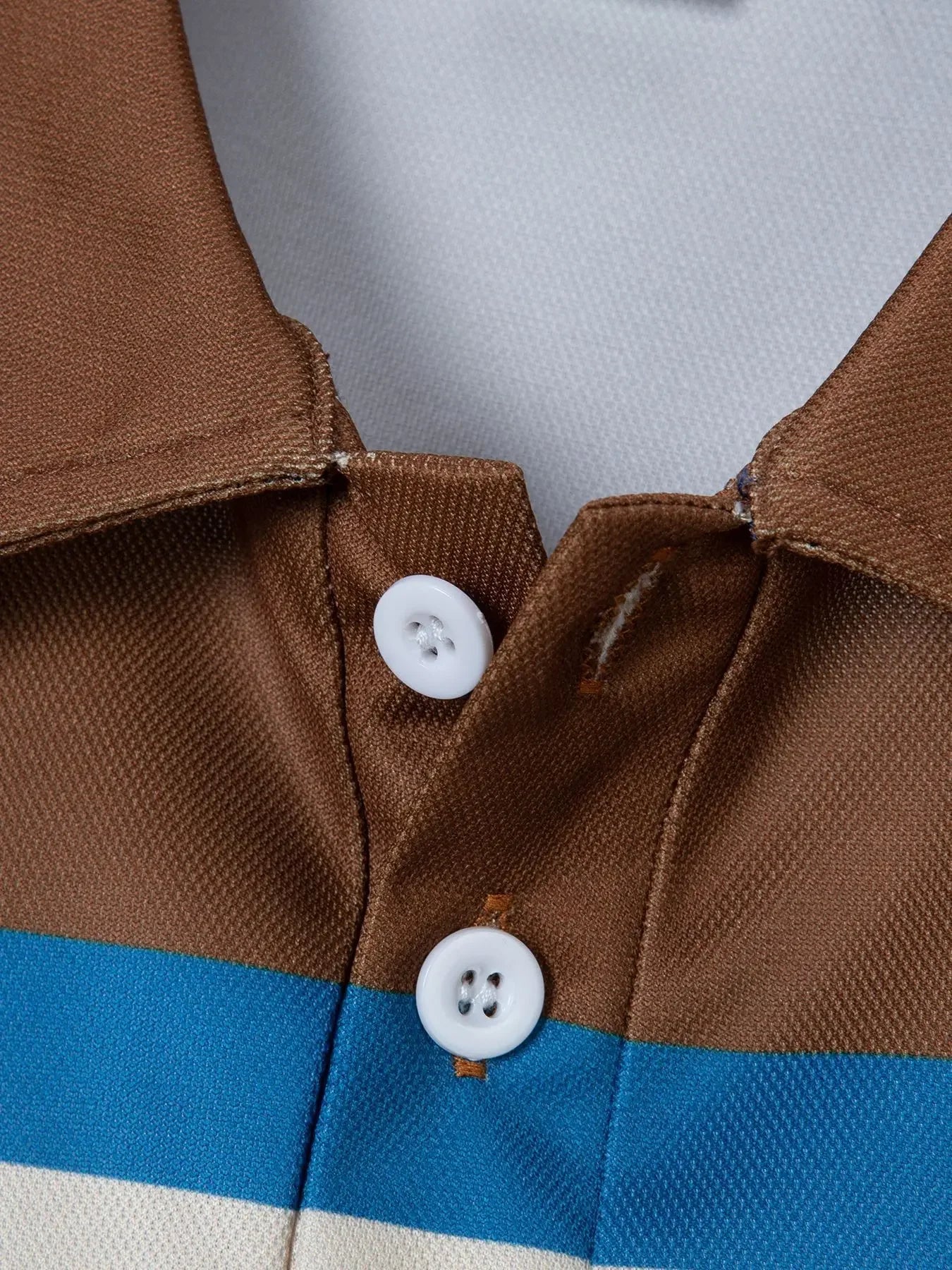 Herren-Poloshirt mit bedrucktem Revers und Knopfleiste – vielseitiges Business-Shirt im Colorblock-Design