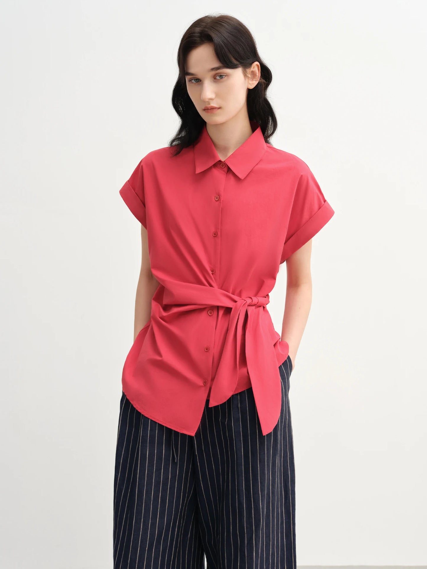 Satin-Glanz T-Shirt mit Rundhalsausschnitt – Slim Fit in Pink oder Schwarz für den Sommer