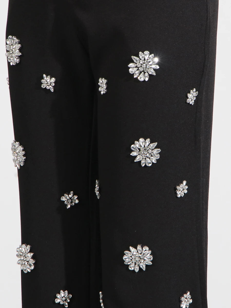 Ärmelloses Damen-Spitzenkleid mit Rundhalsausschnitt und Patchwork-Design – figurbetont und mit Hohldetails.