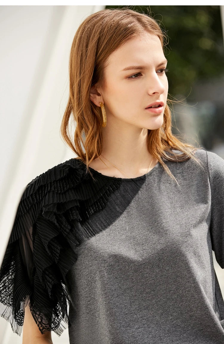 Damen T-Shirt aus mercerisierter Baumwolle im minimalistischen Patchwork-Stil mit Spitze