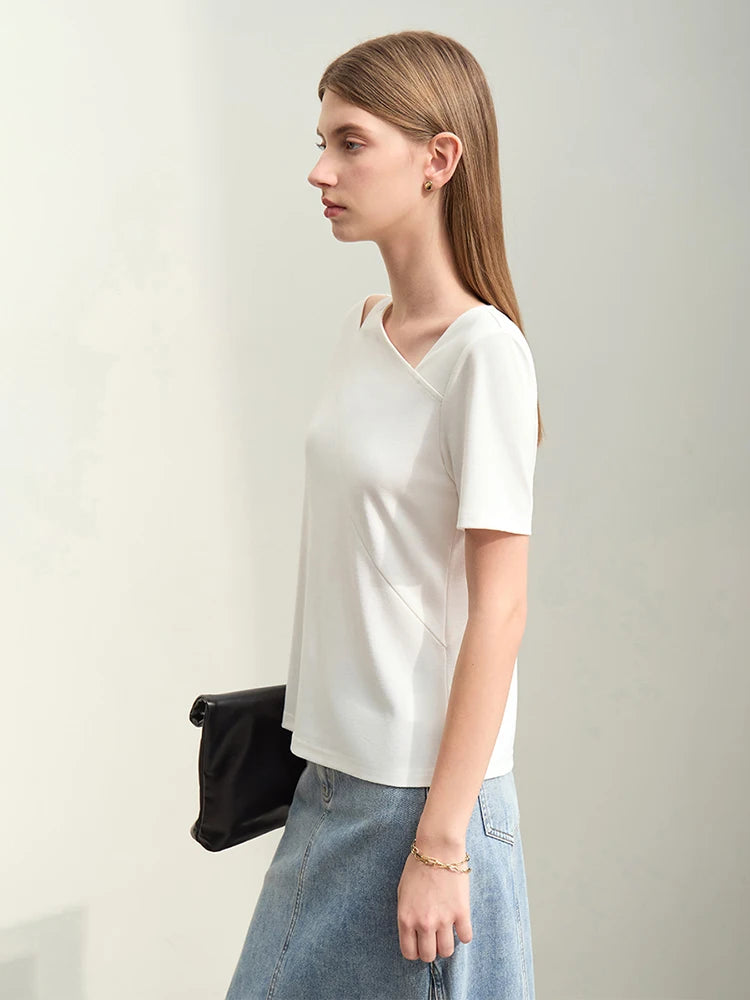 Damen T-Shirts im Minimalismus-Stil mit asymmetrischem V-Ausschnitt und kurzen Ärmeln