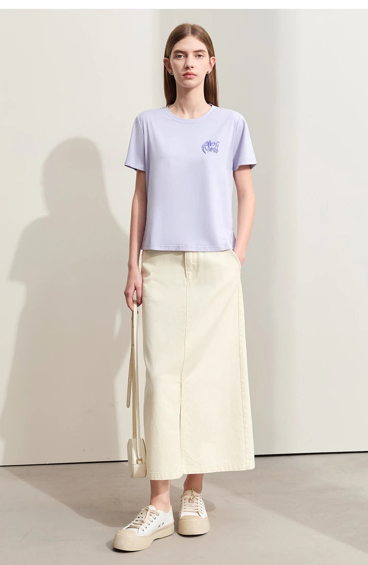 Damen T-Shirt im Minimalismus-Stil mit O-Ausschnitt und Stickerei