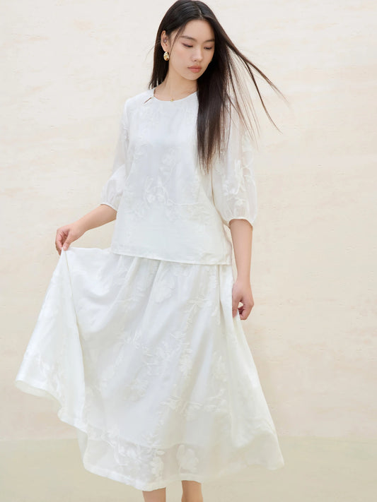 Langarm-Bluse mit V-Ausschnitt und Knopfleiste, tailliert mit Bindegürtel – ideal fürs Büro.