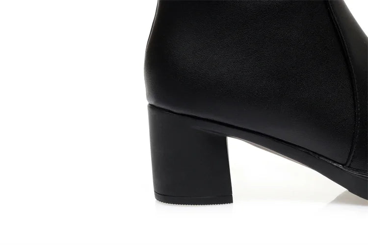 Damen Stiefel aus echtem Leder mit quadratischem Absatz und Fellfutter
