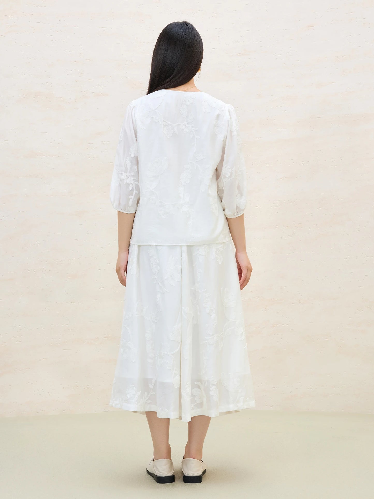 Luftiges Damen-Sonnenschutzshirt in Übergröße mit erfrischendem Design und Farbvielfalt für den Sommer.