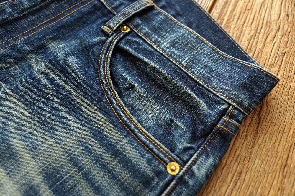 Herren Jeans im Vintage-Stil aus Denim mit Distressed Kanten