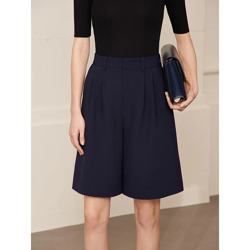 Damen Shorts im minimalistischen Stil für das Büro mit weitem Bein