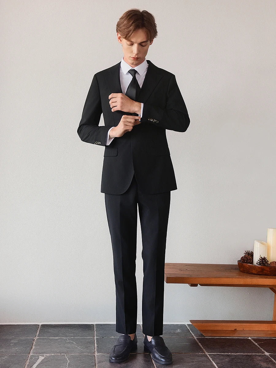 Herrenanzug aus 100% Wolle in tiefem Blau, doppelt geknöpft – ideal für Hochzeit, Dinnerparty oder den täglichen eleganten Auftritt.
