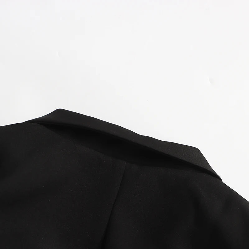 Elegantes Damenkleid mit Rundhalsausschnitt, langen Ärmeln und Patchwork-Design in lockerer Passform.