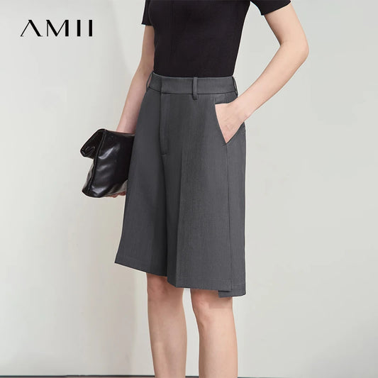 Damen Shorts im minimalistischen Stil mit Tasche für den Sommer