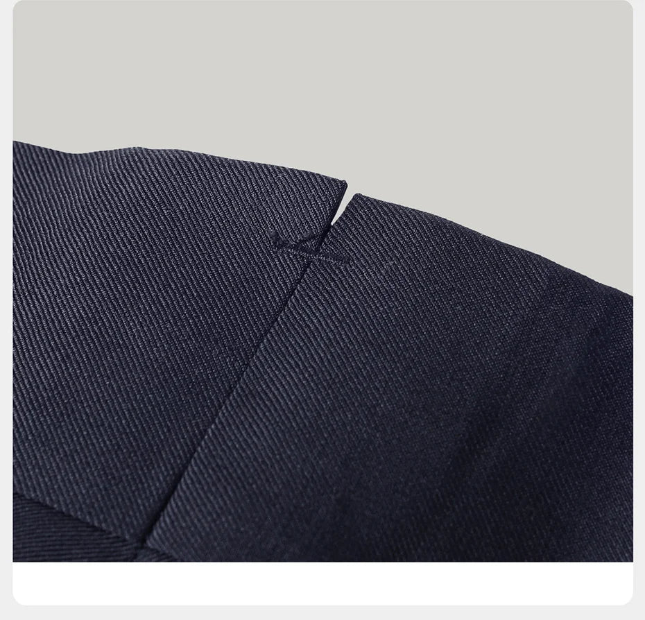 Hochwertiger Herrenanzug aus 30% Merinowolle in Tiefblau – Eleganz für Hochzeit und Business