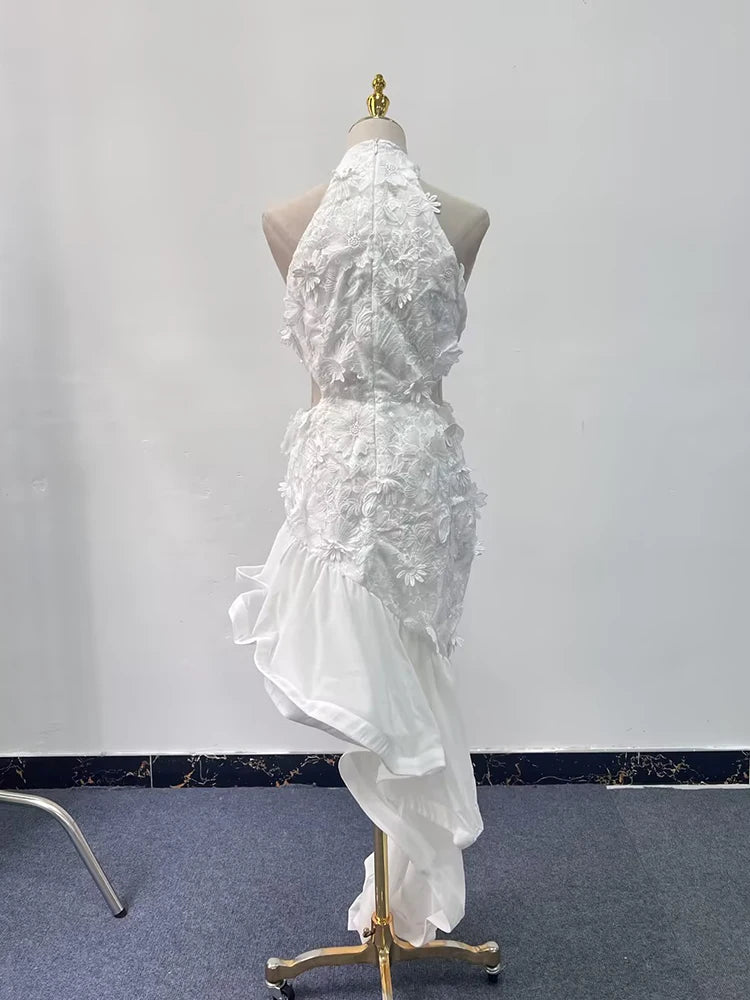 Ärmelloses Damen-Kleid mit Karree-Ausschnitt und 3D-Blumen-Patchwork im Colorblock-Design – figurbetont und stilvoll.