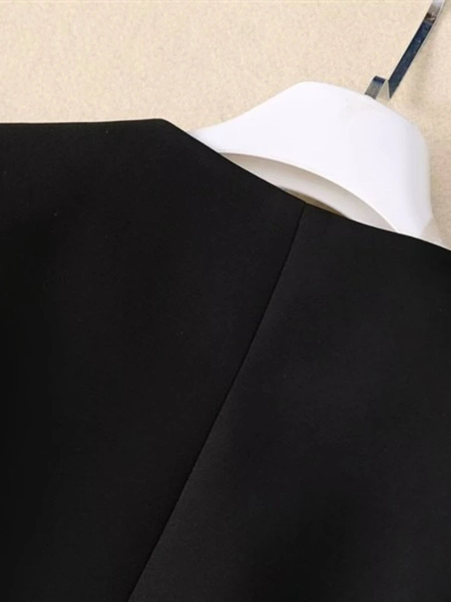Unregelmäßige Damenjacke mit Reverskragen und langen Ärmeln – Patchwork-Design mit Reißverschluss, ideal für einen minimalistischen Casual-Look.