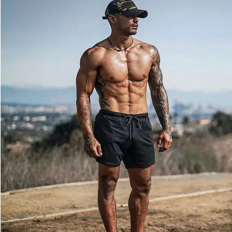 Locker geschnittene Herren-Sportshorts mit schneller Trocknung und Splicing-Design – ideal für Fitness und Basketball