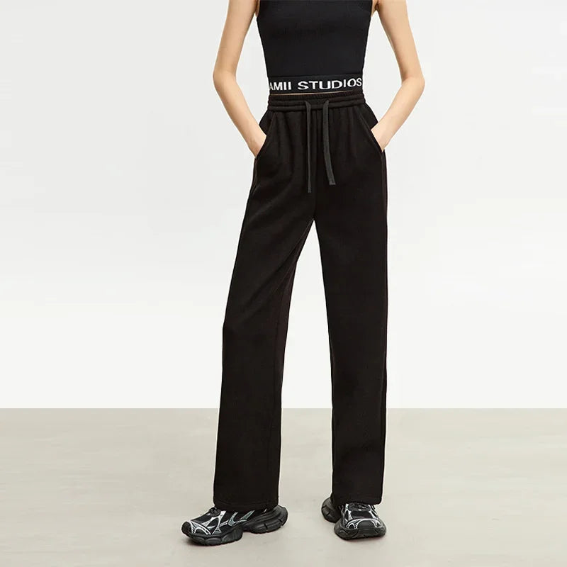 Leichte Damen-Jeans im Vintage-Hongkong-Stil mit Distressed-Details für den Sommer